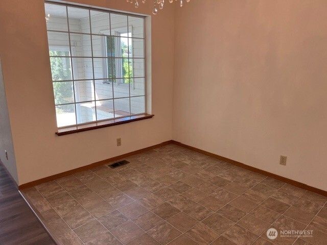 434 SE Stanford Pl, College Place, WA 99324