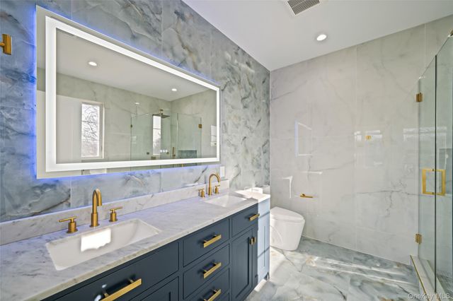 1025 Mirabelle Avenue, Westbury, NY 11590