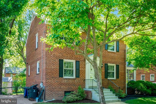 7 S IRVING ST, Arlington, VA 22204