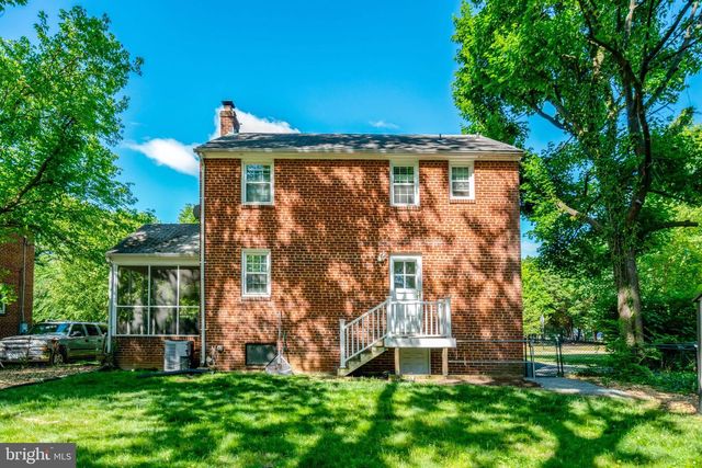 7 S IRVING ST, Arlington, VA 22204
