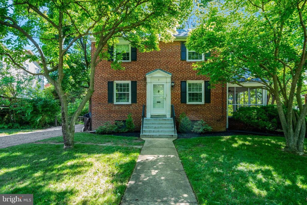 7 S IRVING ST, Arlington, VA 22204