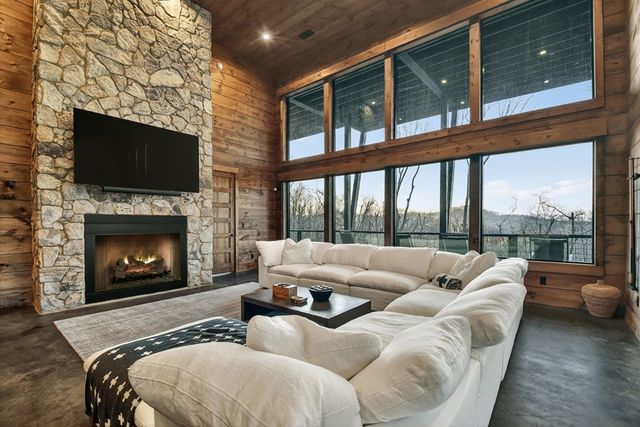 415 Green Ridge Trail, Blue Ridge, GA 30513