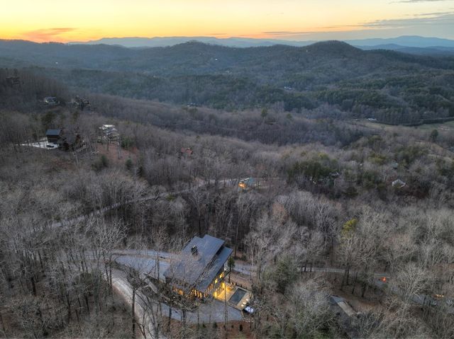 415 Green Ridge Trail, Blue Ridge, GA 30513