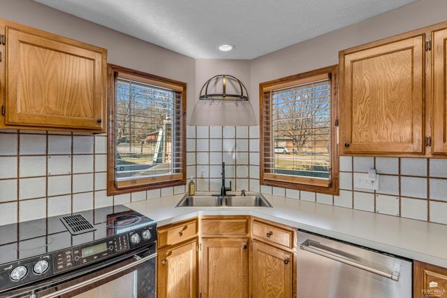 3502 Stonehenge Court, Manhattan, KS 66503
