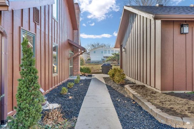 3502 Stonehenge Court, Manhattan, KS 66503