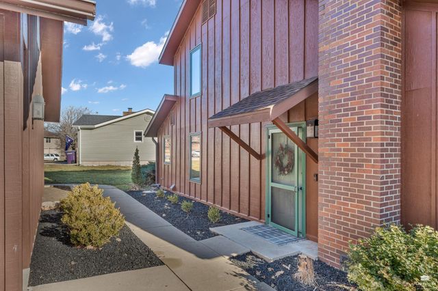 3502 Stonehenge Court, Manhattan, KS 66503