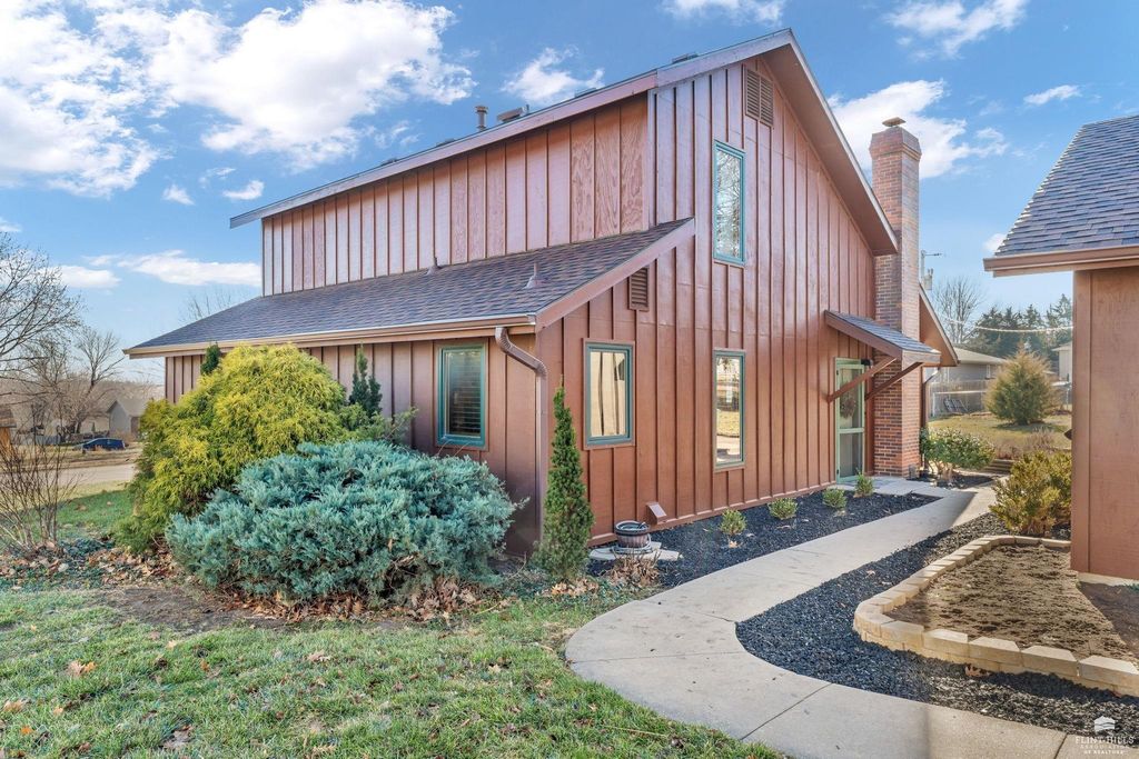 3502 Stonehenge Court, Manhattan, KS 66503