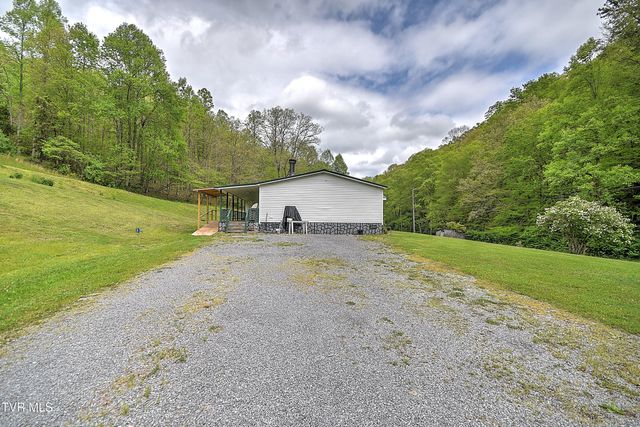 903 Flatwoods Road, Coeburn, VA 24230