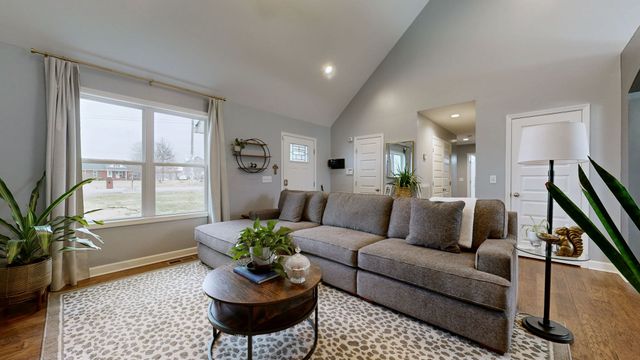 1027 Meridian Dr, Castalian Springs, TN 37031