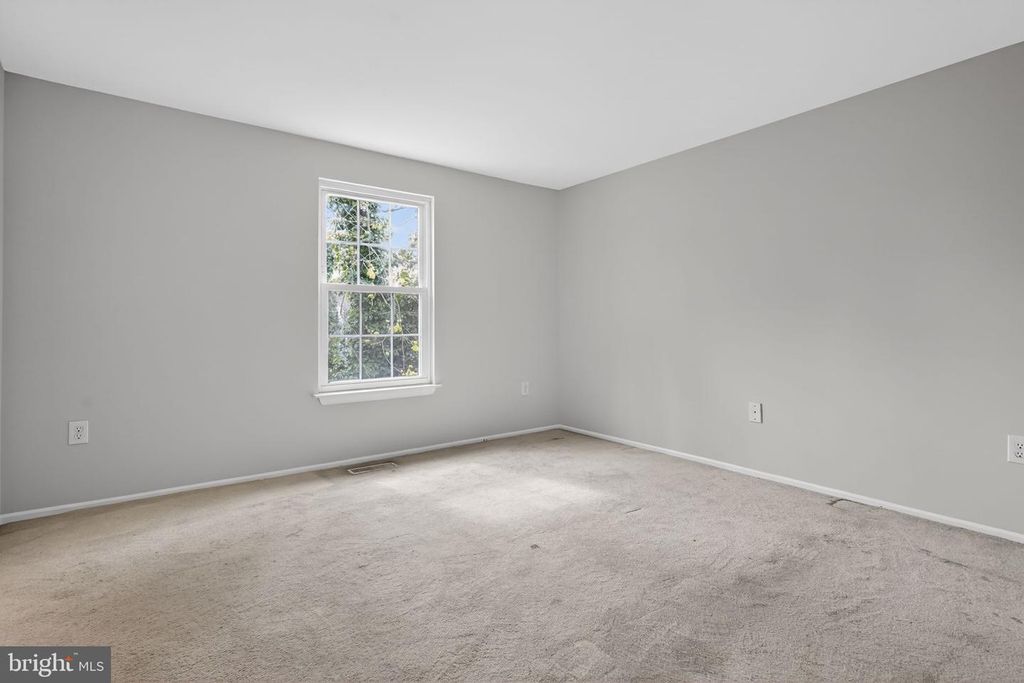 Image 13 of property listing at 2587 ROBINSON PL, Waldorf, MD 20602