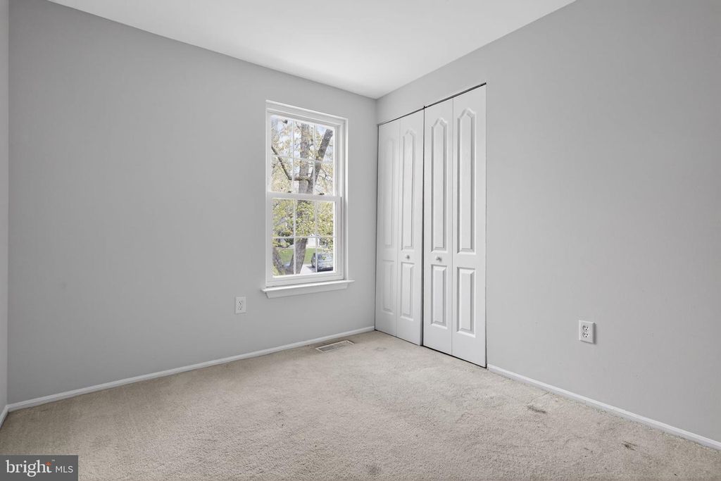 Image 14 of property listing at 2587 ROBINSON PL, Waldorf, MD 20602