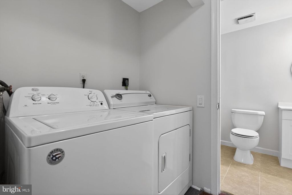 Image 19 of property listing at 2587 ROBINSON PL, Waldorf, MD 20602