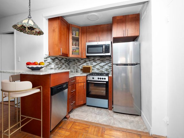 233 E 69th St Apt 15O, New York City, NY 10021