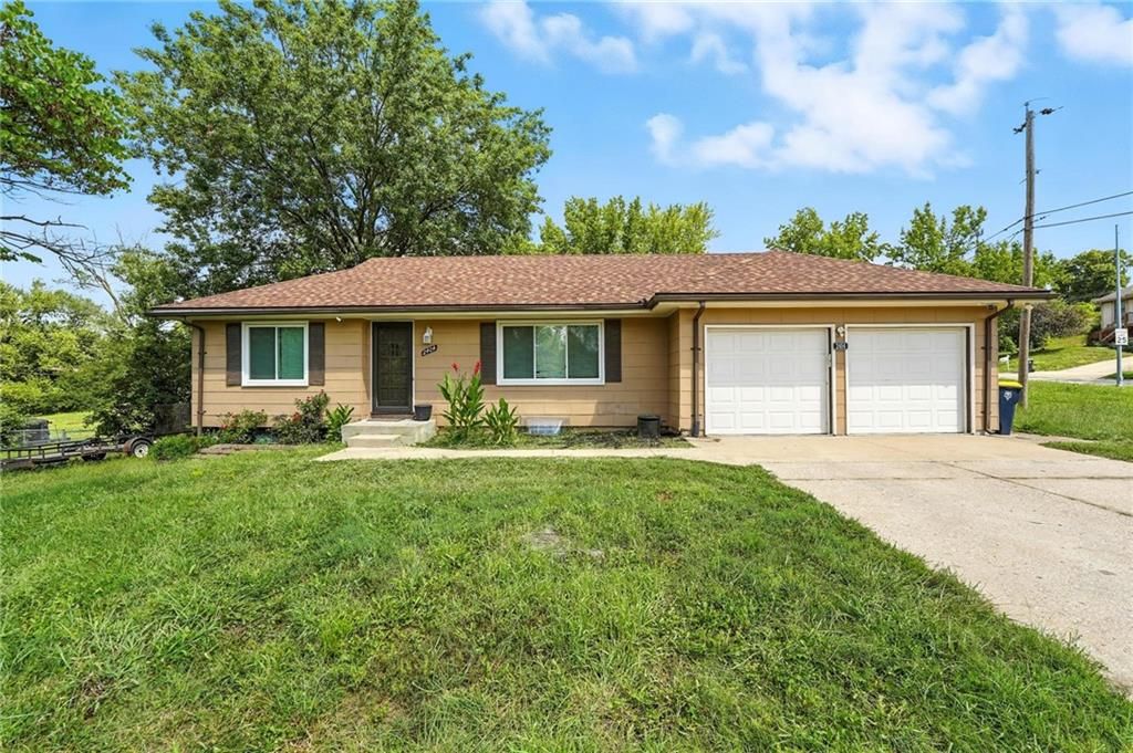 2404 E Red Bridge Road, Kansas City, MO 64131