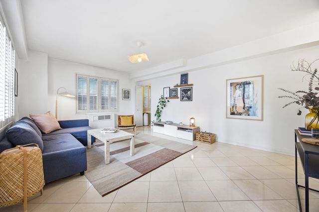 310 E 49th St Apt 12B, New York City, NY 10017