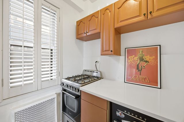 310 E 49th St Apt 12B, New York City, NY 10017