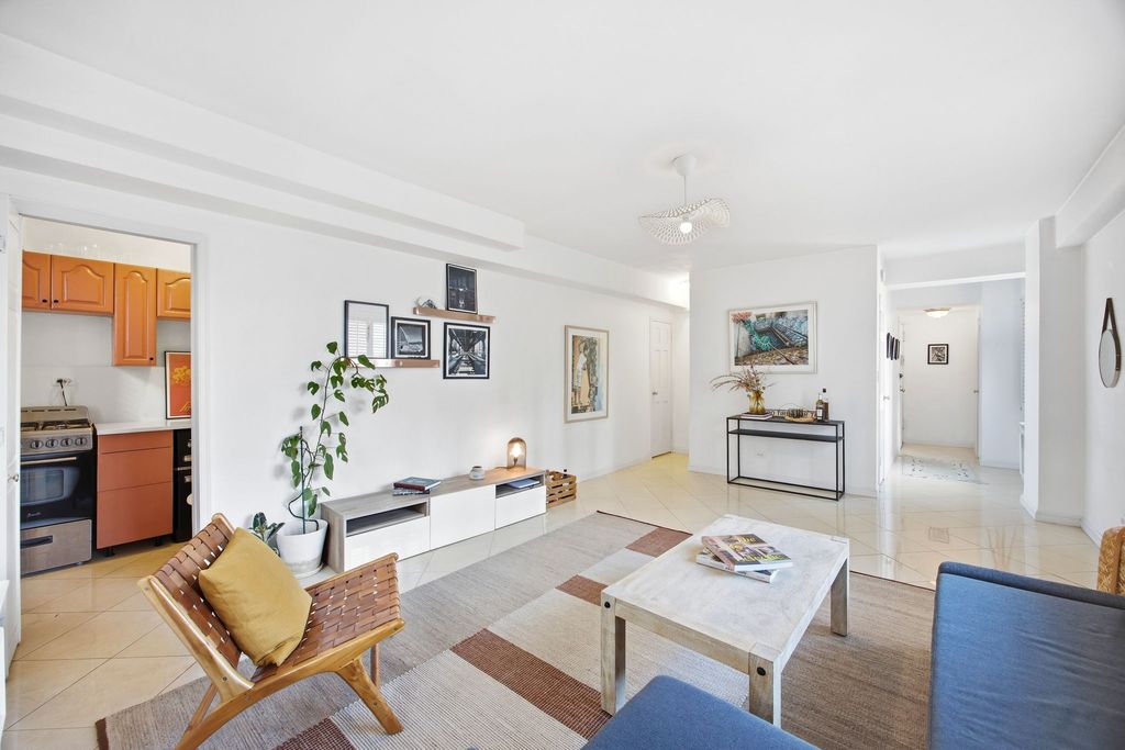 310 E 49th St Apt 12B, New York City, NY 10017