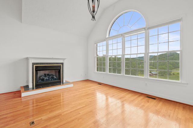 466 Summit Ridge RD, Daleville, VA 24083