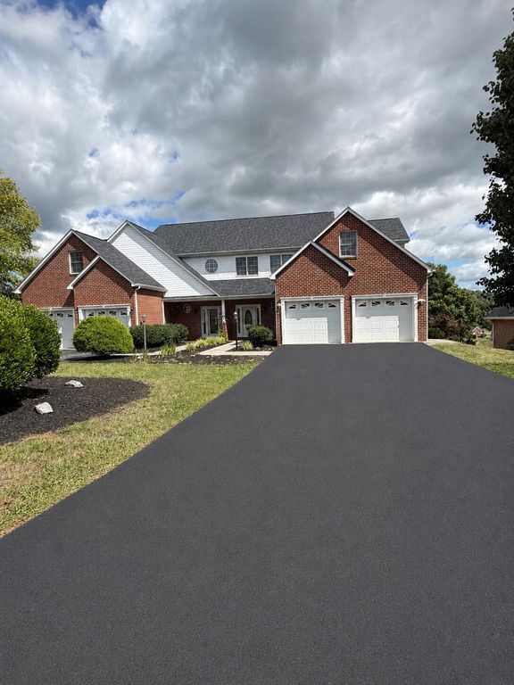 466 Summit Ridge RD, Daleville, VA 24083