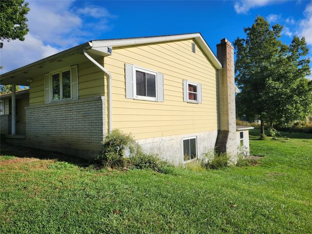 7595 STERRETTANIA Road, Fairview, PA 16415