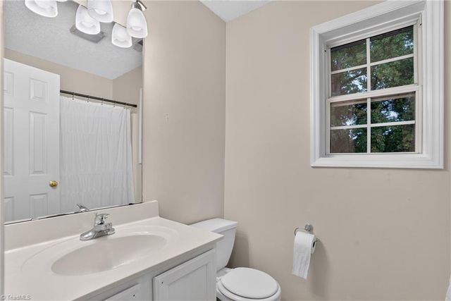 1155 Somerset Crossing Lane, Kernersville, NC 27284