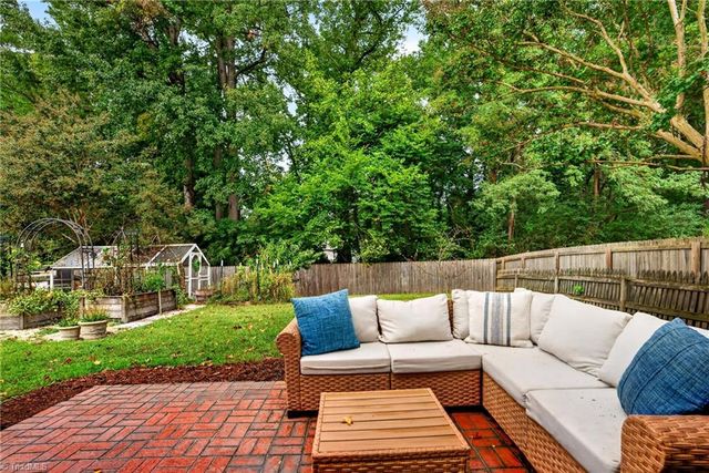 1155 Somerset Crossing Lane, Kernersville, NC 27284