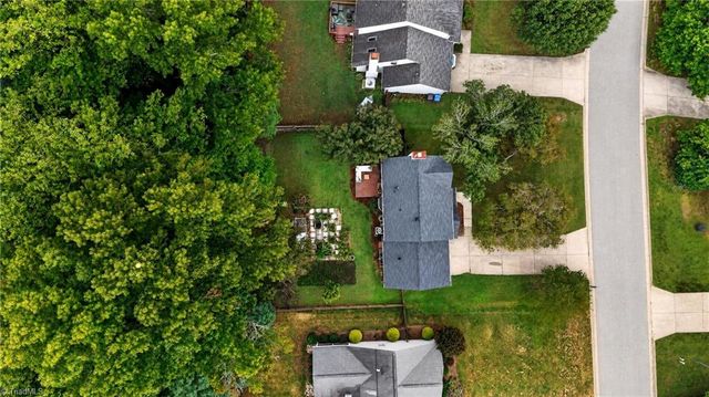 1155 Somerset Crossing Lane, Kernersville, NC 27284