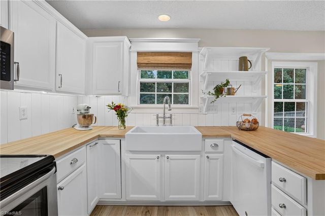 1155 Somerset Crossing Lane, Kernersville, NC 27284