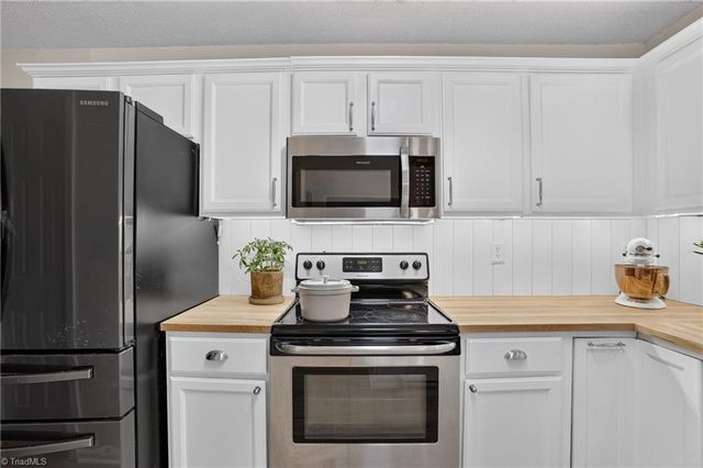 1155 Somerset Crossing Lane, Kernersville, NC 27284