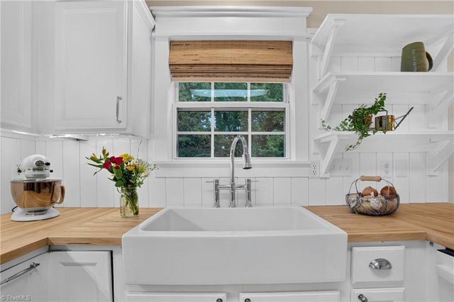 1155 Somerset Crossing Lane, Kernersville, NC 27284