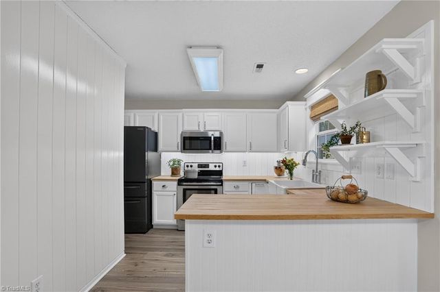 1155 Somerset Crossing Lane, Kernersville, NC 27284