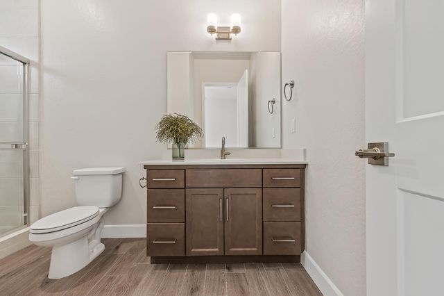 7210 W Ashcroft Avenue, Fresno, CA 93723