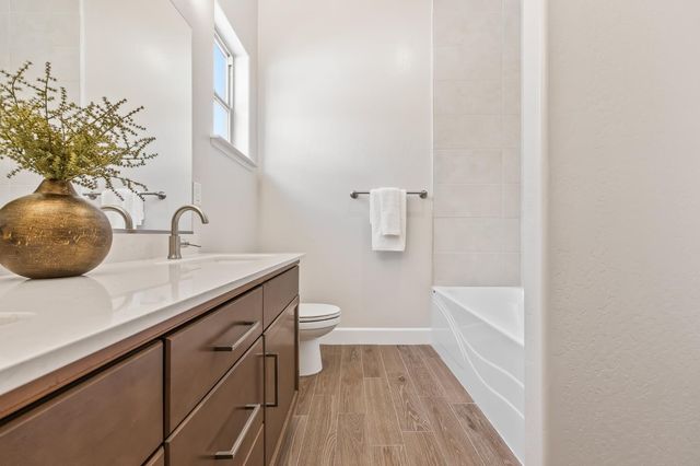 7210 W Ashcroft Avenue, Fresno, CA 93723