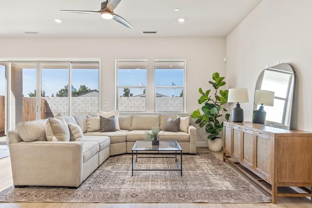 7210 W Ashcroft Avenue, Fresno, CA 93723