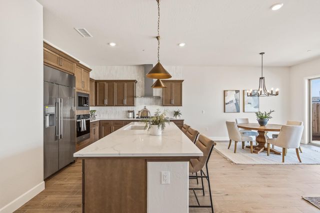 7210 W Ashcroft Avenue, Fresno, CA 93723