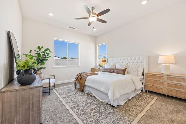 7210 W Ashcroft Avenue, Fresno, CA 93723