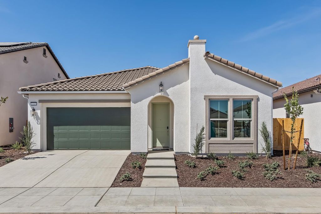 7210 W Ashcroft Avenue, Fresno, CA 93723