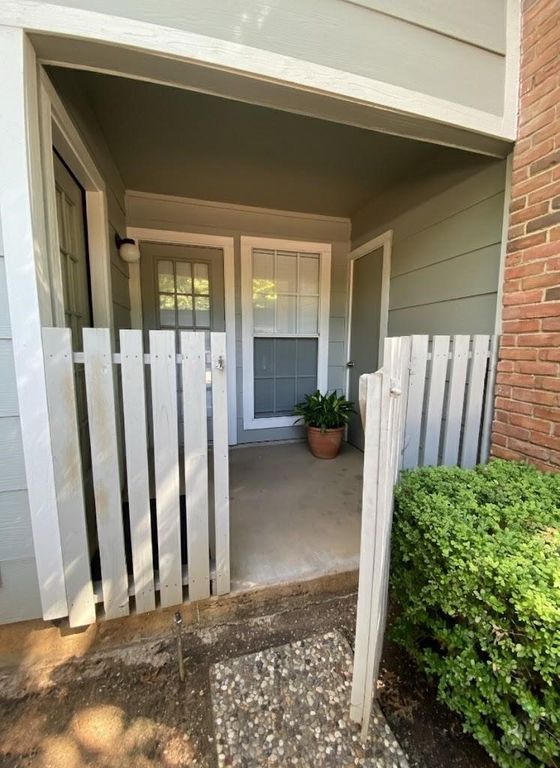 3210 S Fielder Road, Arlington, TX 76015