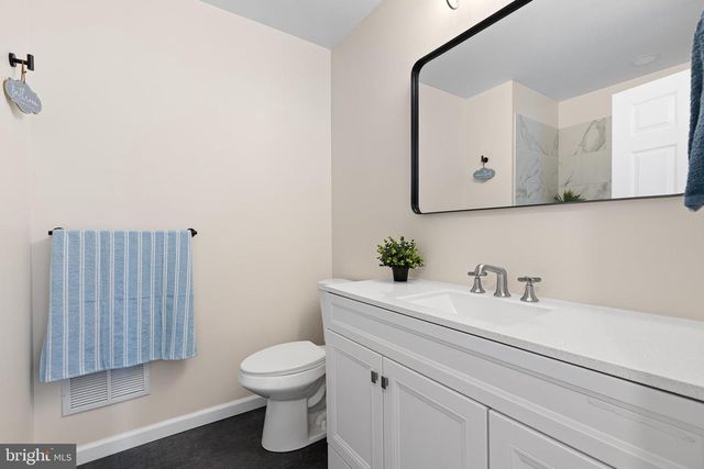 14 HIDDEN VALLEY DR, Newark, DE 19711