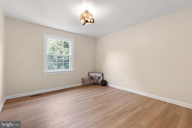 14 HIDDEN VALLEY DR, Newark, DE 19711