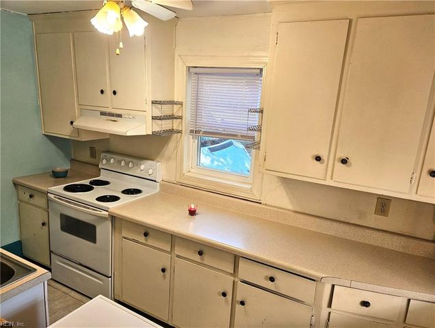 2 Boeing AVE, Hampton, VA 23669