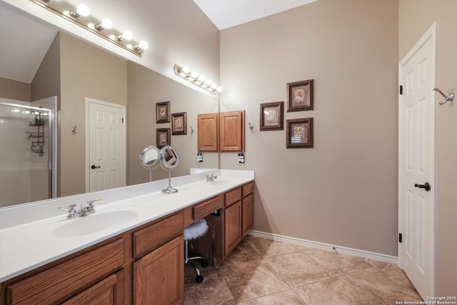 9115 Dapple Gray Ct, San Antonio, TX 78251