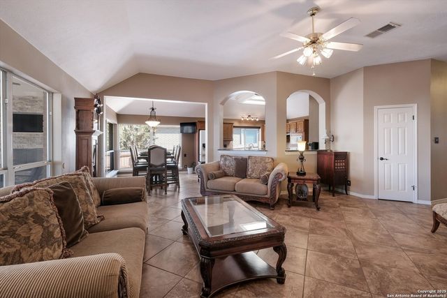 9115 Dapple Gray Ct, San Antonio, TX 78251