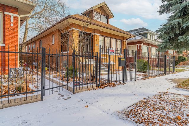 7715 S Oglesby Avenue, Chicago, IL 60649