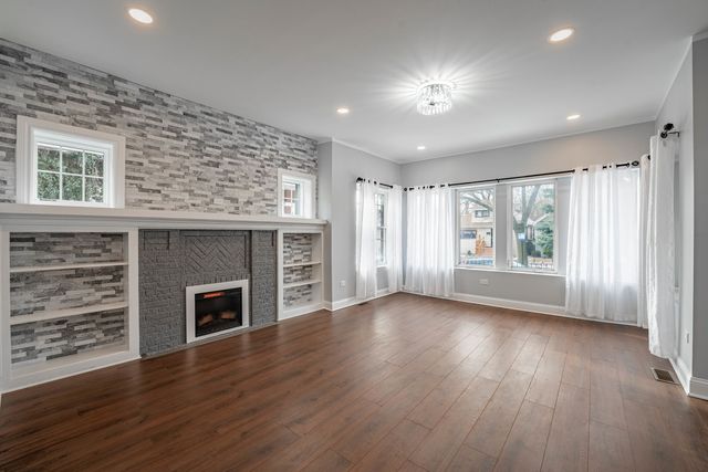 7715 S Oglesby Avenue, Chicago, IL 60649