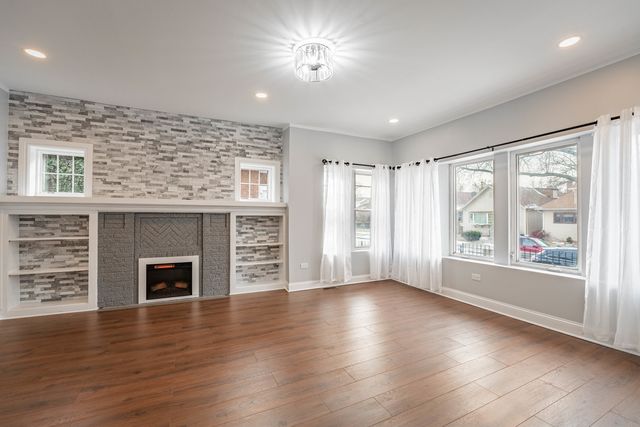 7715 S Oglesby Avenue, Chicago, IL 60649