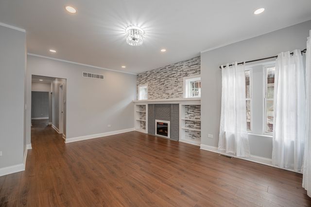 7715 S Oglesby Avenue, Chicago, IL 60649