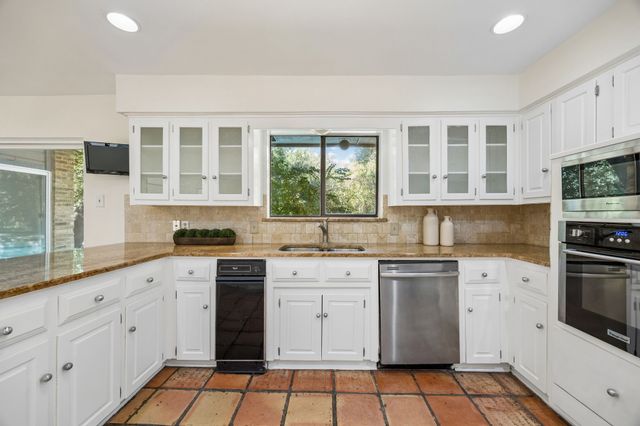 6542 Clearhaven Circle, Dallas, TX 75248