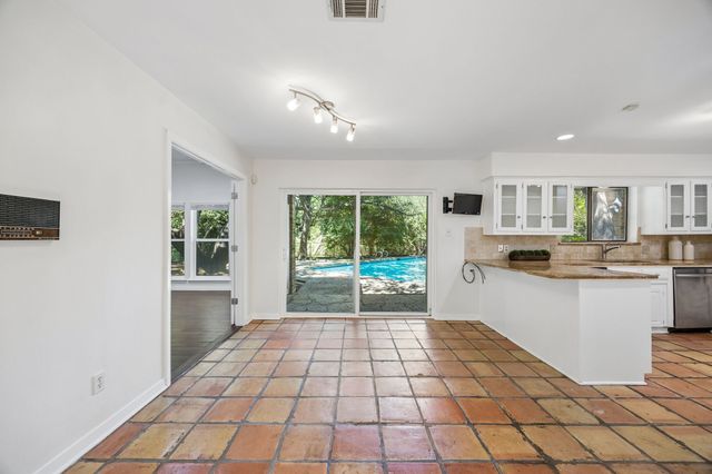 6542 Clearhaven Circle, Dallas, TX 75248