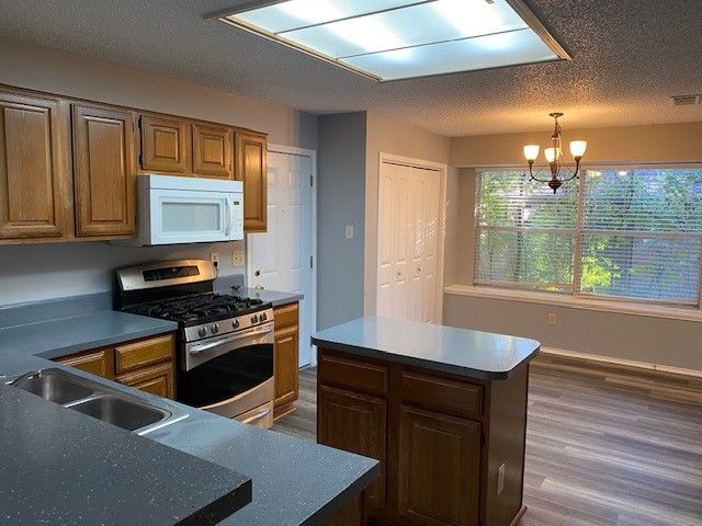 1512 Straus Road, Cedar Hill, TX 75104